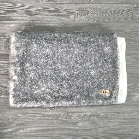 UGG Gray and White Pillowcase Sham Faux Fur Soft & Fluffy King Size 20 x 36" - Picture 1 of 11